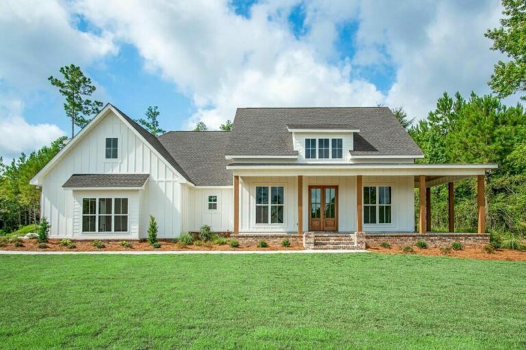 Single-Story Modern 4-Bedroom Farmhouse with L-shaped Front Porch and Master Suite Laundry (Floor Plan)