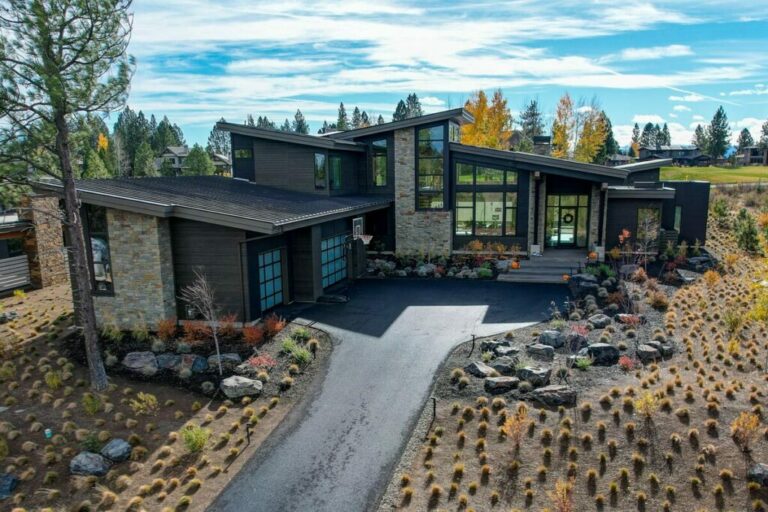 4-Bedroom 2-Story Mountain Contemporary Home with Open Floor Plan and Two Master Suites (Floor Plan)